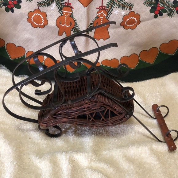VINTAGE VICTORIAN  DOLL SLEIGH -WICKER/RATTAN, METAL, FABRIC 12”x12” - Picture 8 of 10